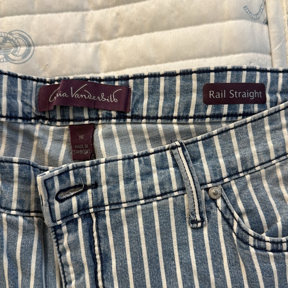Gloria Vanderbilt Rail Straight Stripe Capri Pants - Picture 3 of 4